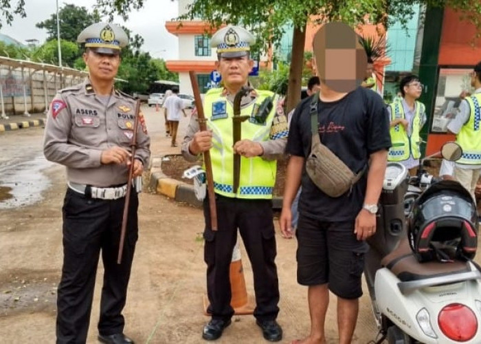 Simpan Sajam Dimodifikasi Scoopy, KS Diamankan Satlantas Polres Serang 