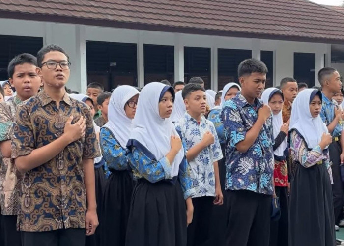 SMPN 1 Pagedangan Peringati Hari Batik, Ajak Siswa Merawat Warisan Budaya Indonesia