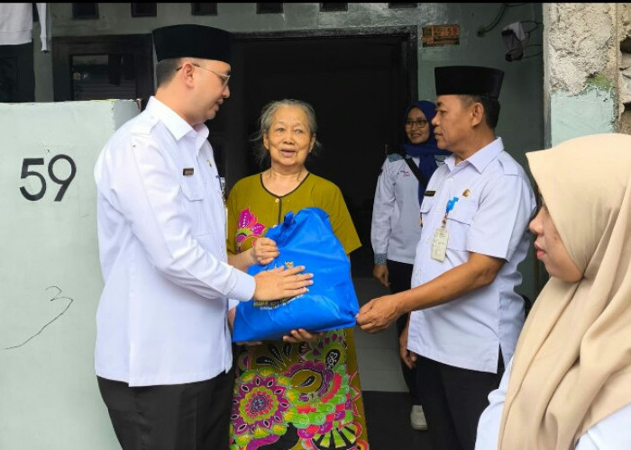 Disbudparman Salurkan 100 Paket Sembako untuk KPM di Kelurahan Larangan Indah 