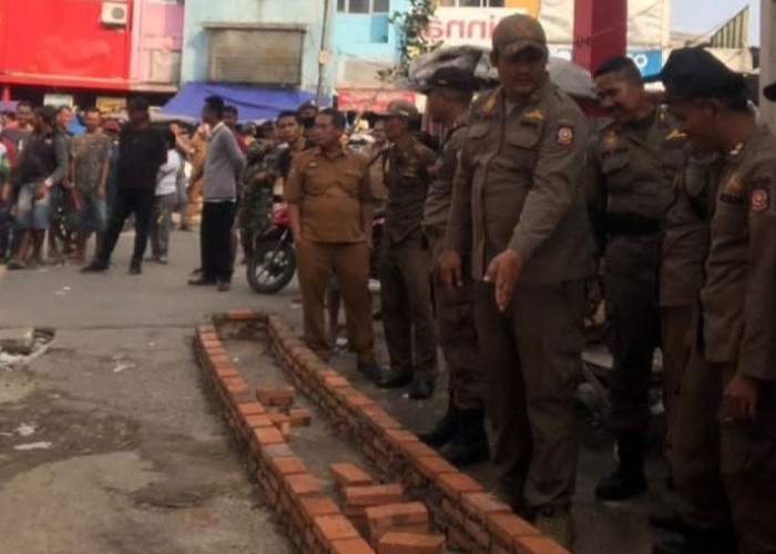 Warga Sekitar Pasar Rangkasbitung Menolak Pemasangan Gate Pass 