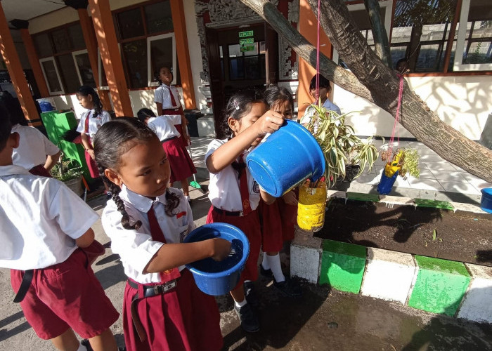 SDN Babakan I Ajak Siswa Teliti Tanaman Sekolah