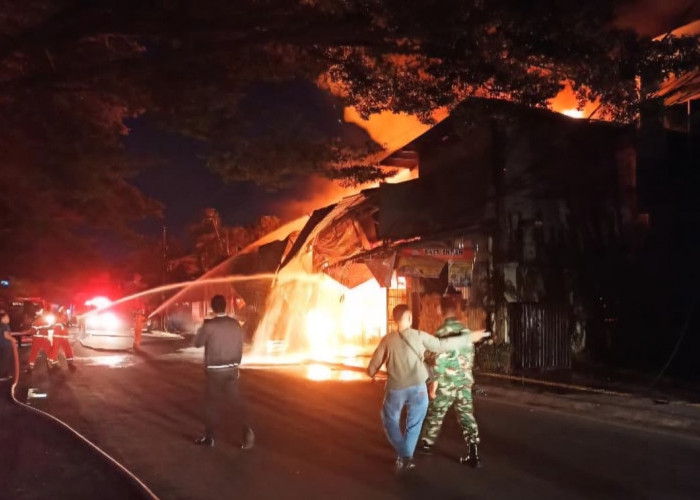 Toko Bangunan Terbakar, Satu Orang Tewas