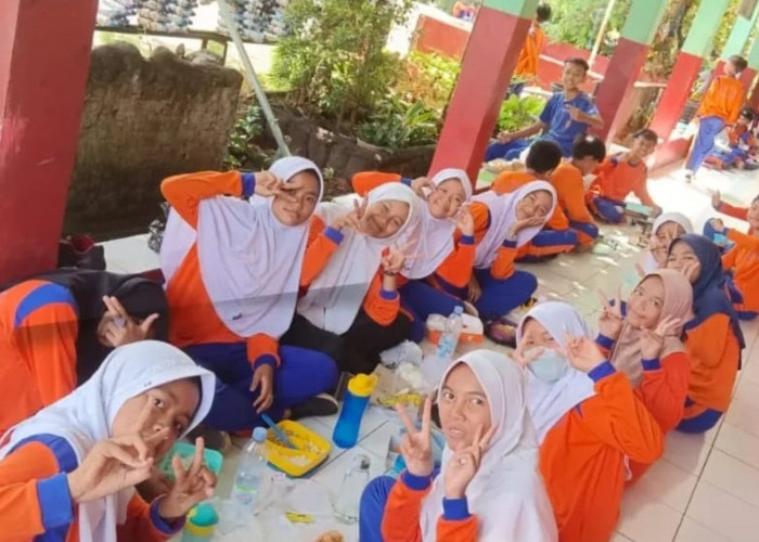 Orang Tua Boleh Beli Seragam di Luar Sekolah, Batik dan Baju Olahraga SDN Wanakerta IV Hanya Ada di Koperasi