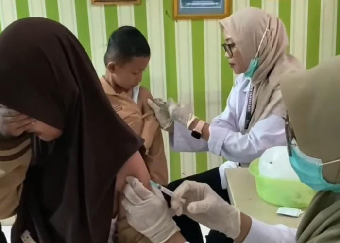 SDN Pasar Kemis III Cegah Penyakit, Siswa Dapat Imunisasi 