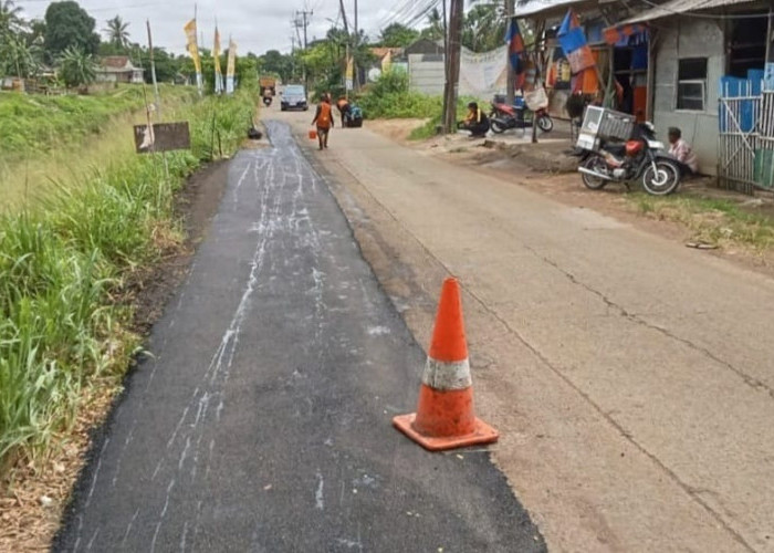 DBMSDA Lakukan Penanganan Darurat Cegah Kecelakaan, Tambal Lubang di Jalan Raya Daon