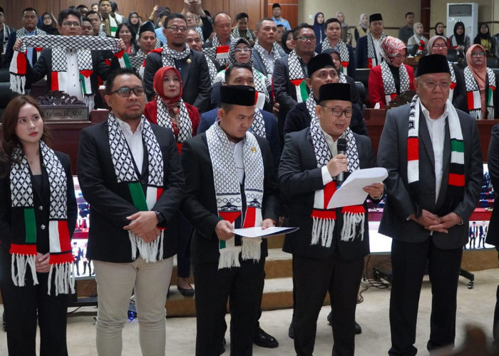 Dukung Palestina Merdeka, Anggota DPRD Tangsel Kompak Kenakan Syal