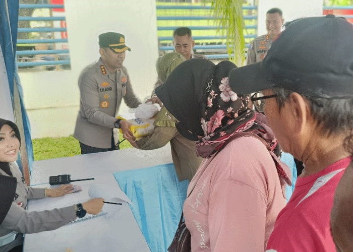 Polisi Jual Beras SPHP dengan Harga Miring