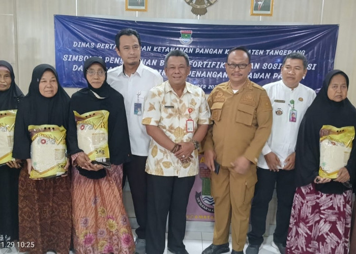 DPKP Kabupaten Tangerang Salurkan Bantuan Pangan Beras Fortivikasi di 7 Desa  Rentan Rawan Pangan di Kosambi 