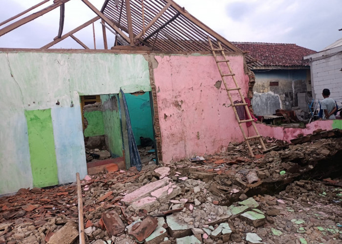 Dua Rumah Roboh, Satu Remaja Luka, Cuaca Ekstrem Terjang Sepatan Timur dan Kronjo