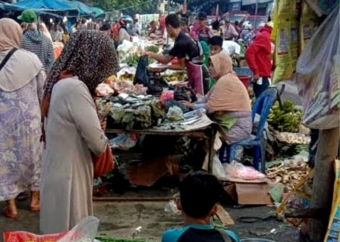 Relokasi Ratusan PKL Pasar Rangkasbitung Kembali Tertunda