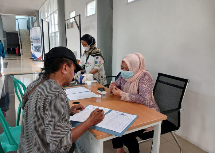BNNP Banten Tes Urine Sopir Bus di Terminal Pakupatan 