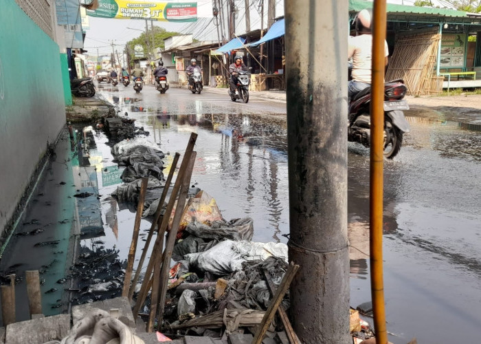 Ruas Jalan Gatot Subroto Sepatan Timur Tergenang, Dua Tahun Tanpa Penanganan yang Tuntas