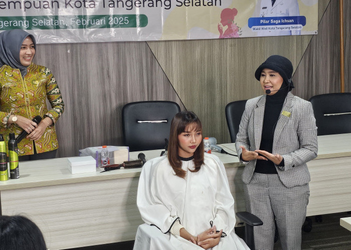 Tingkatkan Ekonomi Keluarga, Ibu-Ibu Dilatih Cara Tata Rambut