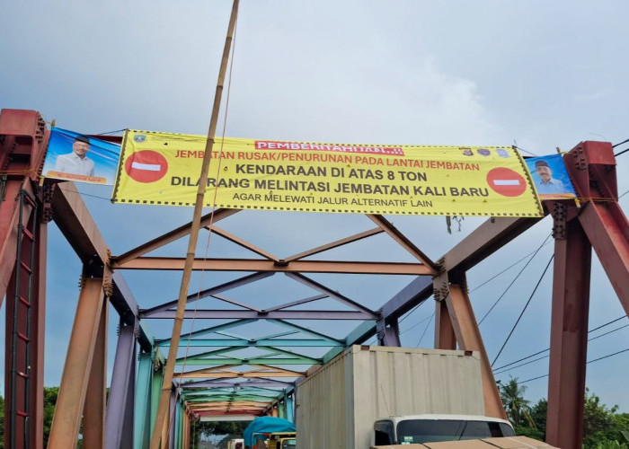 Jembatan Kali Baru Rusak dan Ambles, Kendaraan Berat di Atas 8 Ton Dilarang Melintas