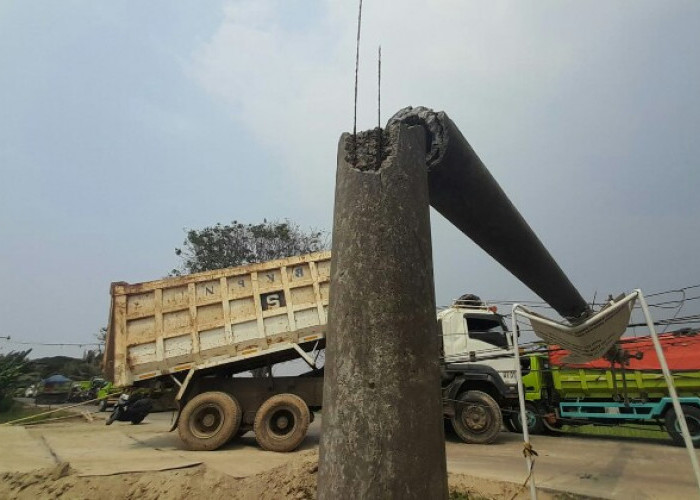 Lalulalang Truk Tanah dari Galian Ilegal Dikeluhkan Pedagang di Kemiri