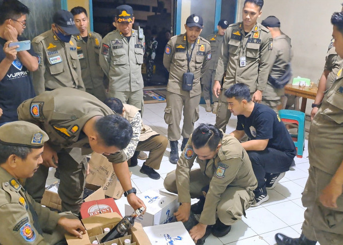Selama Ramadan Satpol PP Tangerang Selatan Amakan 783 Botol Miras dari Beberapa Lokasi