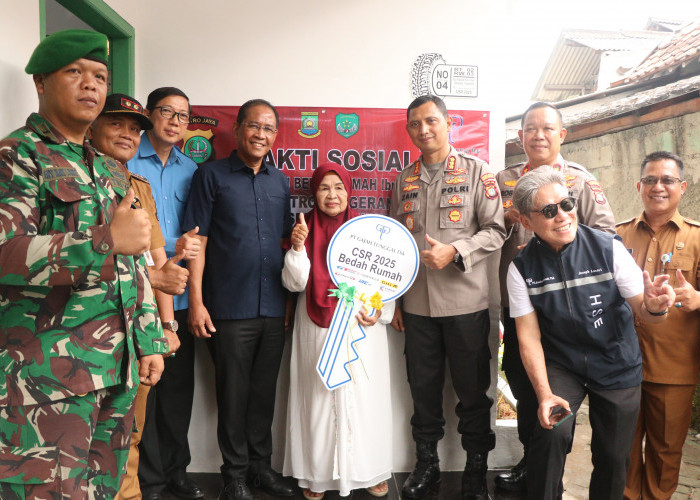 Sambut Hari Bhayangkara ke-79, Kapolres Serahkan Kunci Rumah Warga Jatiuwung