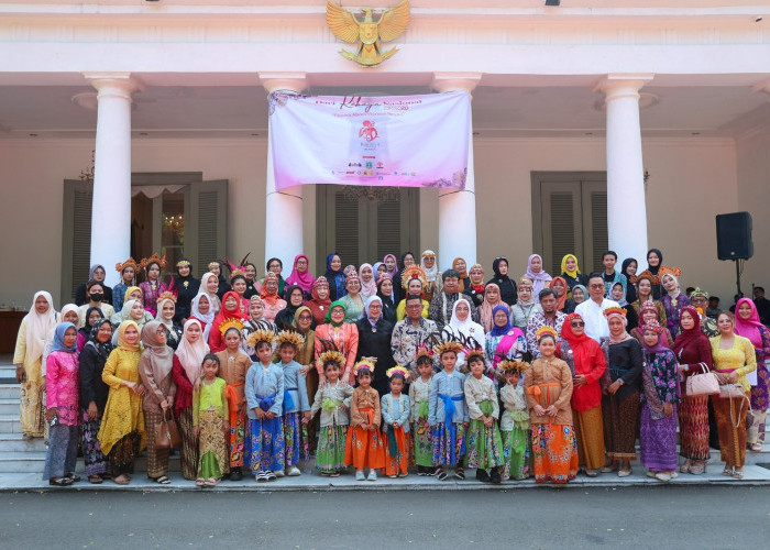Identitas Perempuan,  Gubernur Ajak Generasi Muda Gunakan Kebaya