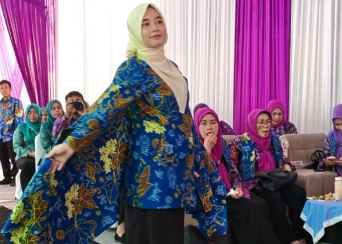Perkuat Identitas Daerah dan Program PKK, Kecamatan Kemiri Luncurkan Batik Khas