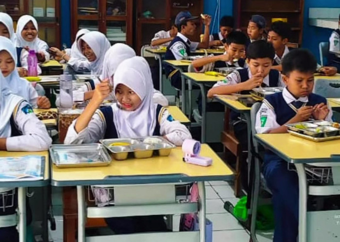 Siswa SMPN 2 Rajeg Antusias Habiskan Menu Bergizi