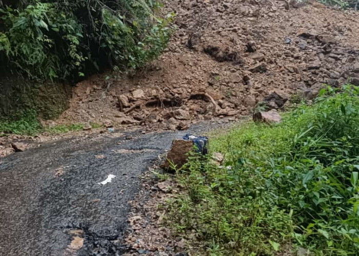 Longsor, Ruas Jalan Ciparay-Warung Banten Putus 