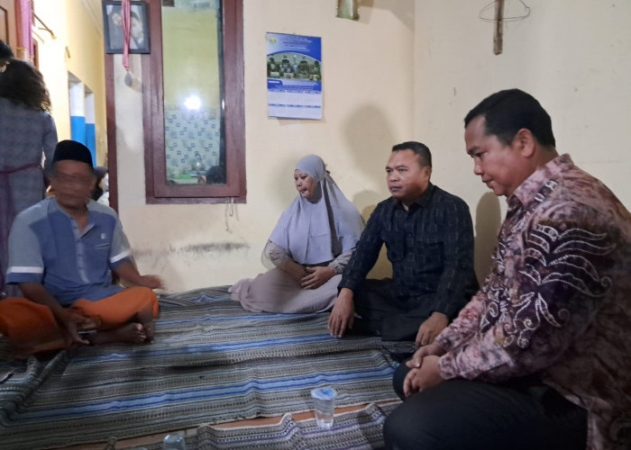 Ketua dan Anggota DPRD Kabupaten Tangerang Takziah ke Rumah Duka Siswa SMKN 14 Jadi Korban Demonstrasi