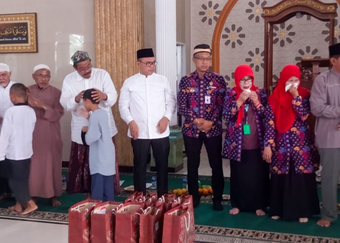 Camat Rajeg Santuni Ratusan Anak Yatim