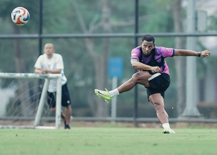 Persija vs Persita, Pembuktian Carlos Pena