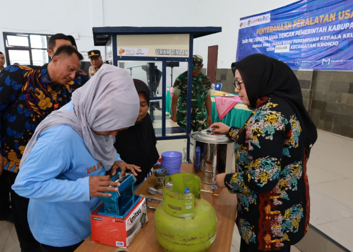 Wabup Intan Serahkan Bantuan Usaha bagi PEKKA, Dorong Usaha Mandiri Buat Wanita