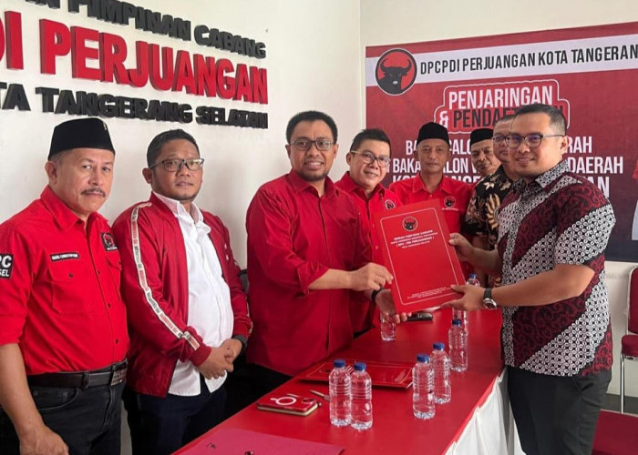 Pilar Saga Ichsan Ambil Formulir Pendaftaran Penjaringan Bakal Calon Wakil Wali Kota Ke DPC PDIP Tangsel