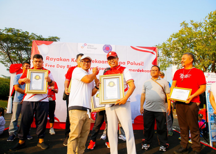 Ikuti Car Free Day di Bintaro, Pilar Serahkan Penghargaan untuk Grup Band ABK