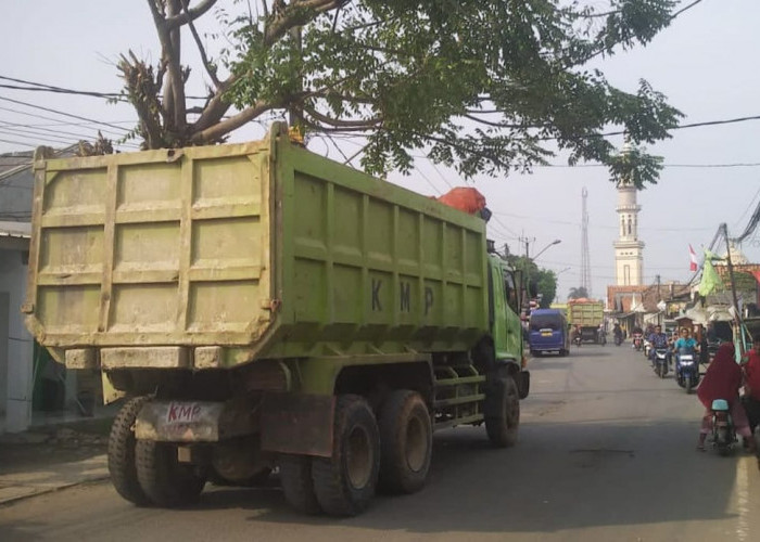 Jajaran Polres Metro Tangerang Kota Soroti Truk Tanah yang Melintas di Luar Jam Operasional