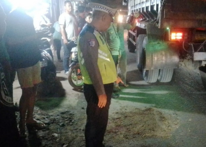 Gagal Salip Truk, Pengendara Motor Tewas