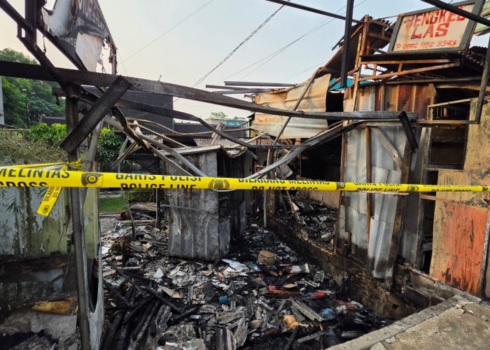 Bengkel Jok Motor di Ciputat Ludes Terbakar