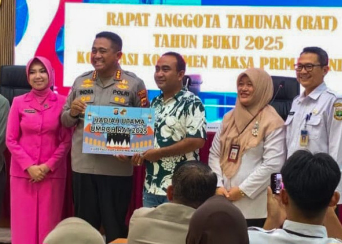 Anggota Polsek Rajeg Dapat Hadiah Umroh