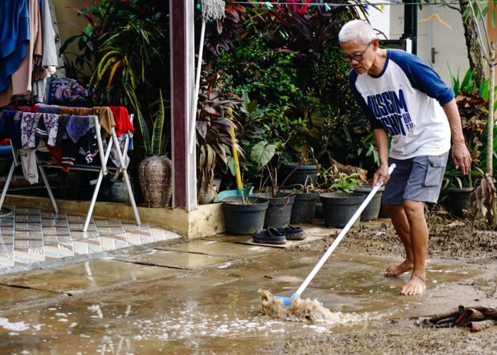 Kisah Mantan Pegawai Pemkab Tangerang Korban Banjir, Dulu Bantu Pengungsi, Sekarang Jadi Pengungsi