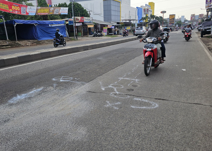 Pemotor Tewas Terlindas Truk di Pamulang