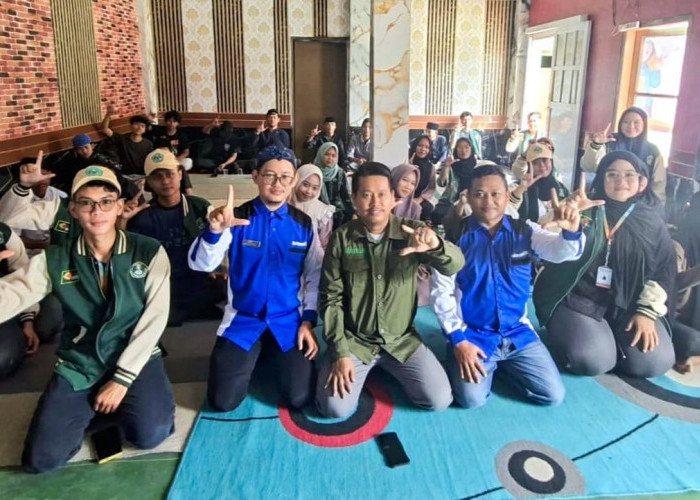 Relawan TIK Banten Ajari Warga Sindang Jaya Melek Digital