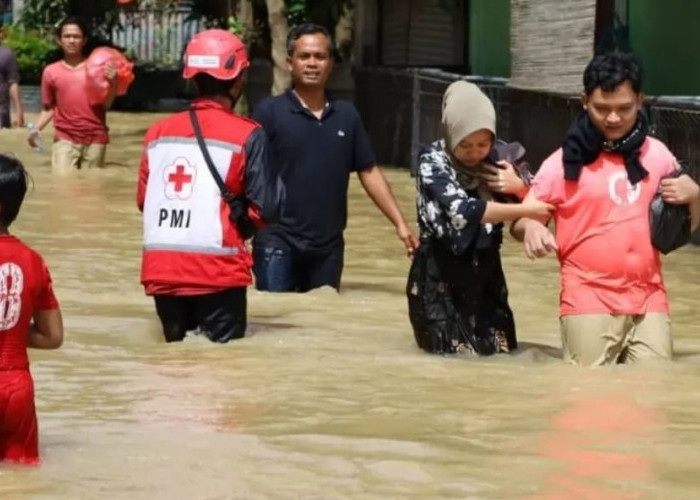 Evakuasi dan Distribusi Bantuan Pangan Korban Banjir, PMI Kabupaten Tangerang Siaga Penuh di Titik Banjir