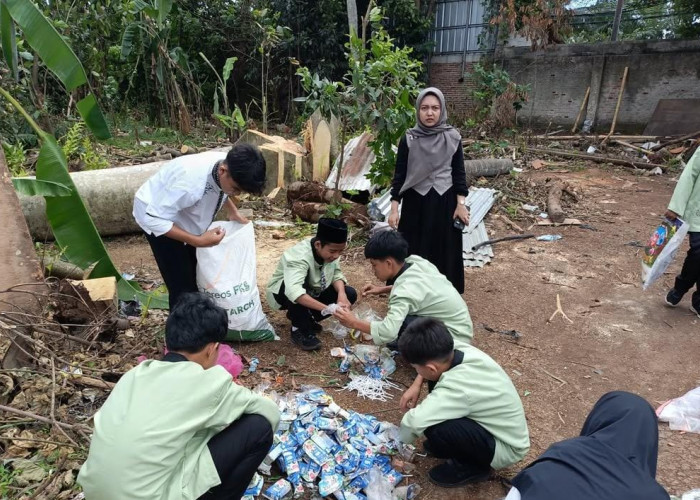 SMPN 5 Cikupa Menjaga Bumi dengan Memilah Sampah