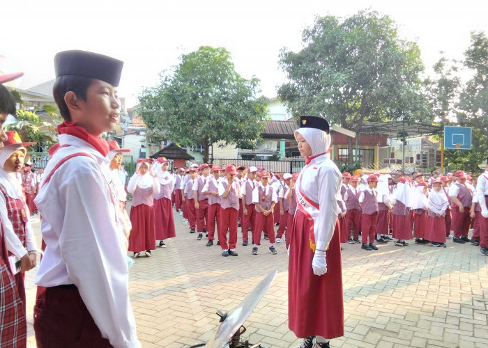 SDN Kereo 5: Upacara Bendera Jadi Ajang Latih Kepemimpinan