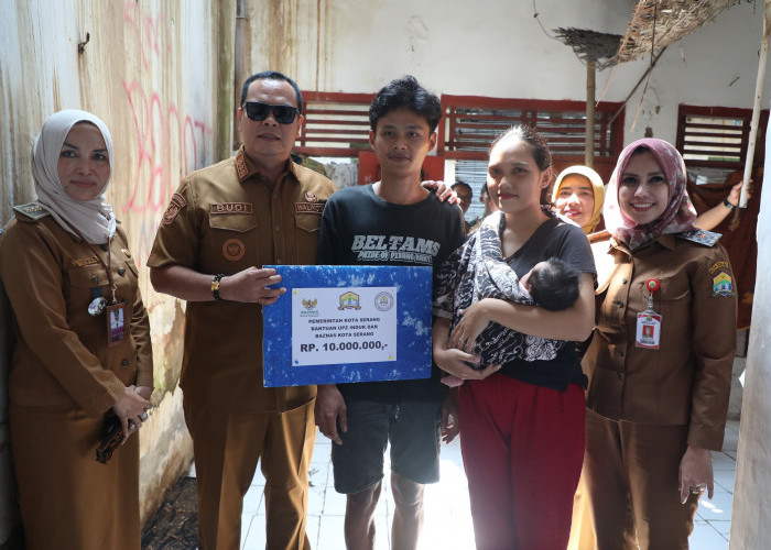 Wali Kota Budi Bantu Perbaiki Rumah Warga