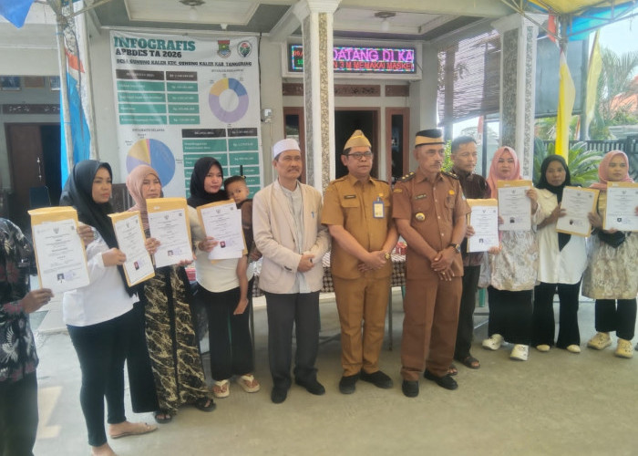 Warga Gunung Kaler Terima Ijazah Paket C