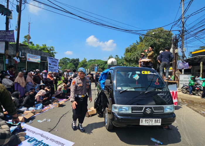 Jalan Puspiptek Ditutup, Warga Minta Kepala BRIN Dicopot 