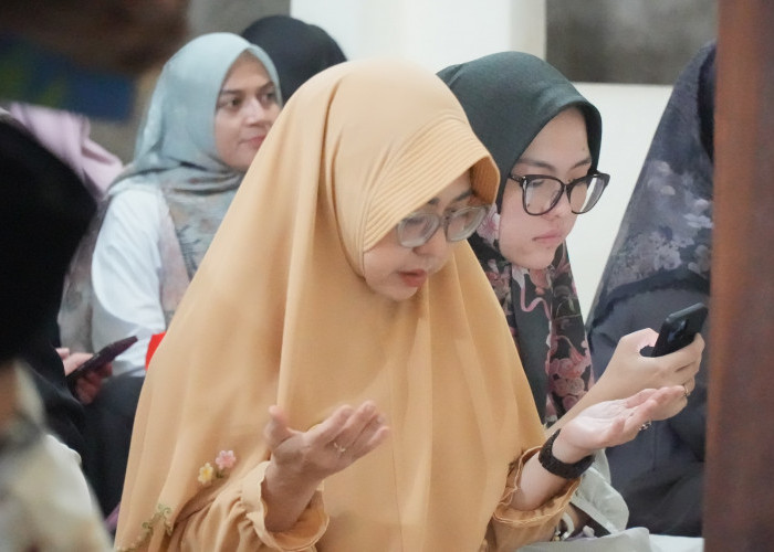 Bupati Dewi Ajak Warga Tingkatkan Imtak