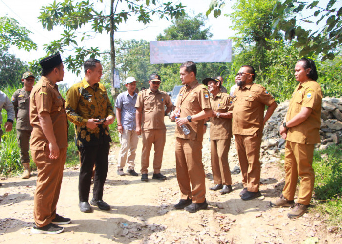 Pj Bupati Lebak Apresiasi Pembagunan Jalan Poros Desa Oleh Pemdes