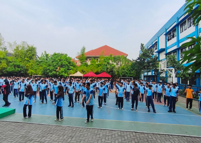 SMPN 30 Tangerang: Senam Bersama untuk Melatih Disiplin