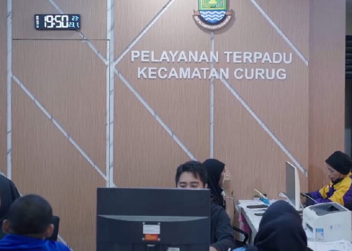 Kecamatan Curug Permudah Warga Urus Administrasi, Hadirkan Pelayanan Malam Hari