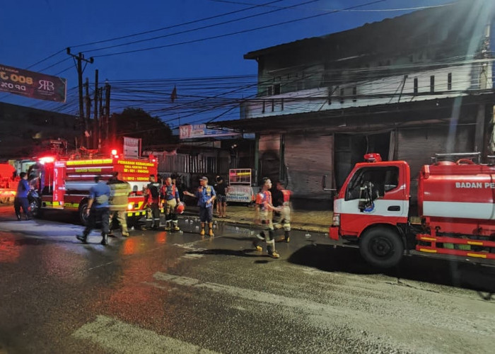Kebakaran Hebat Lalap Ruko Variasi Mobil