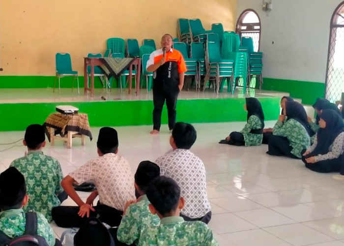 Polsek Sosialisasi Pencegahan Narkoba di MTs Mathla’ul Anwar